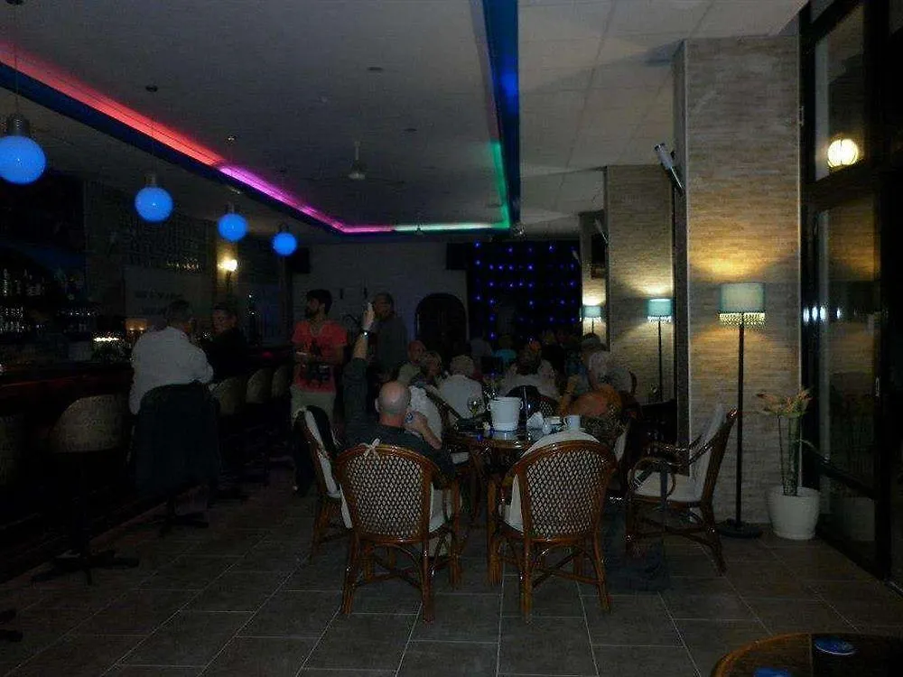 彭兹酒店 库萨达斯 3*,